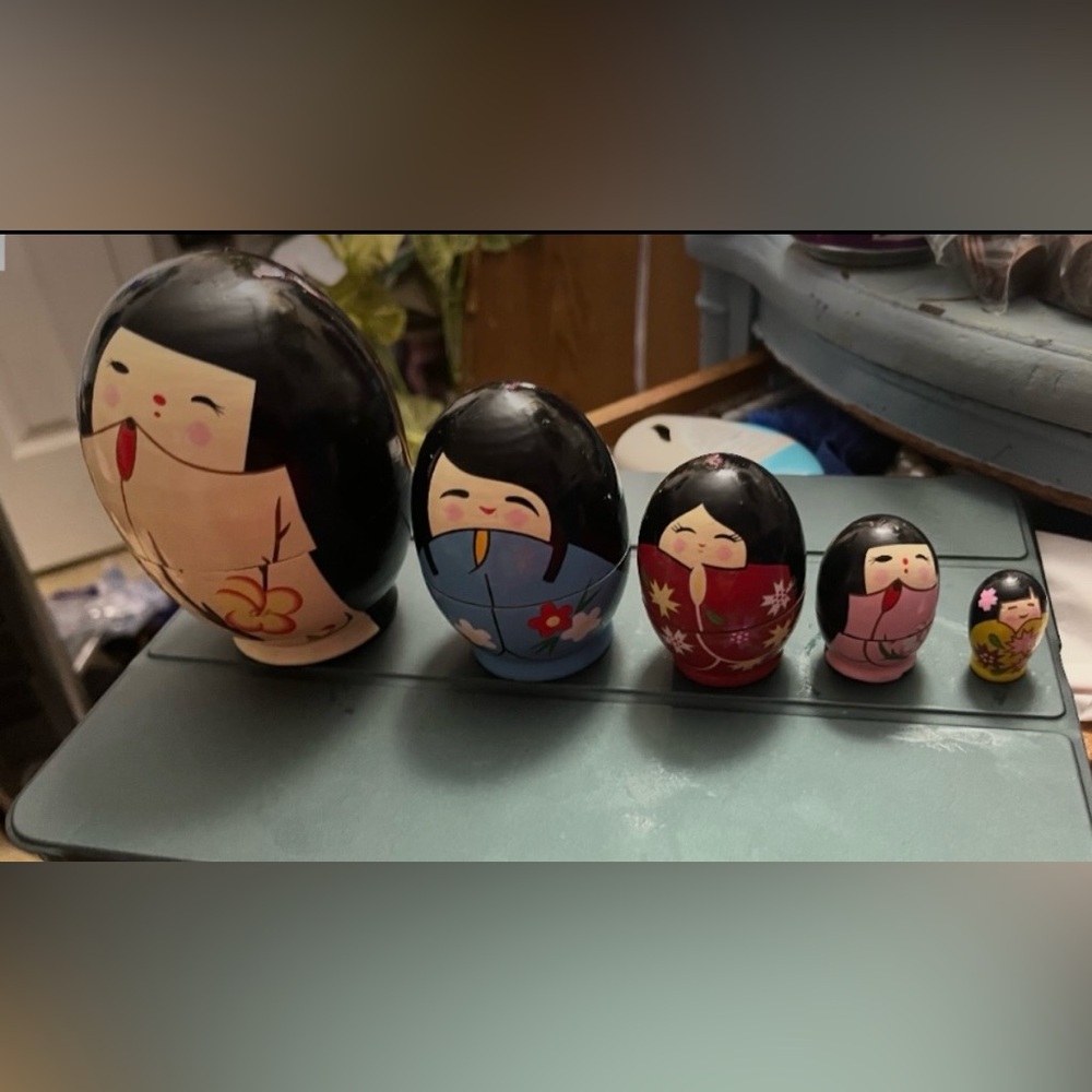 Vintage Hand Painted Wood Japanese
Nesting Dolls, Set of Colorful Nesting Dolls - Picture 13 of 16